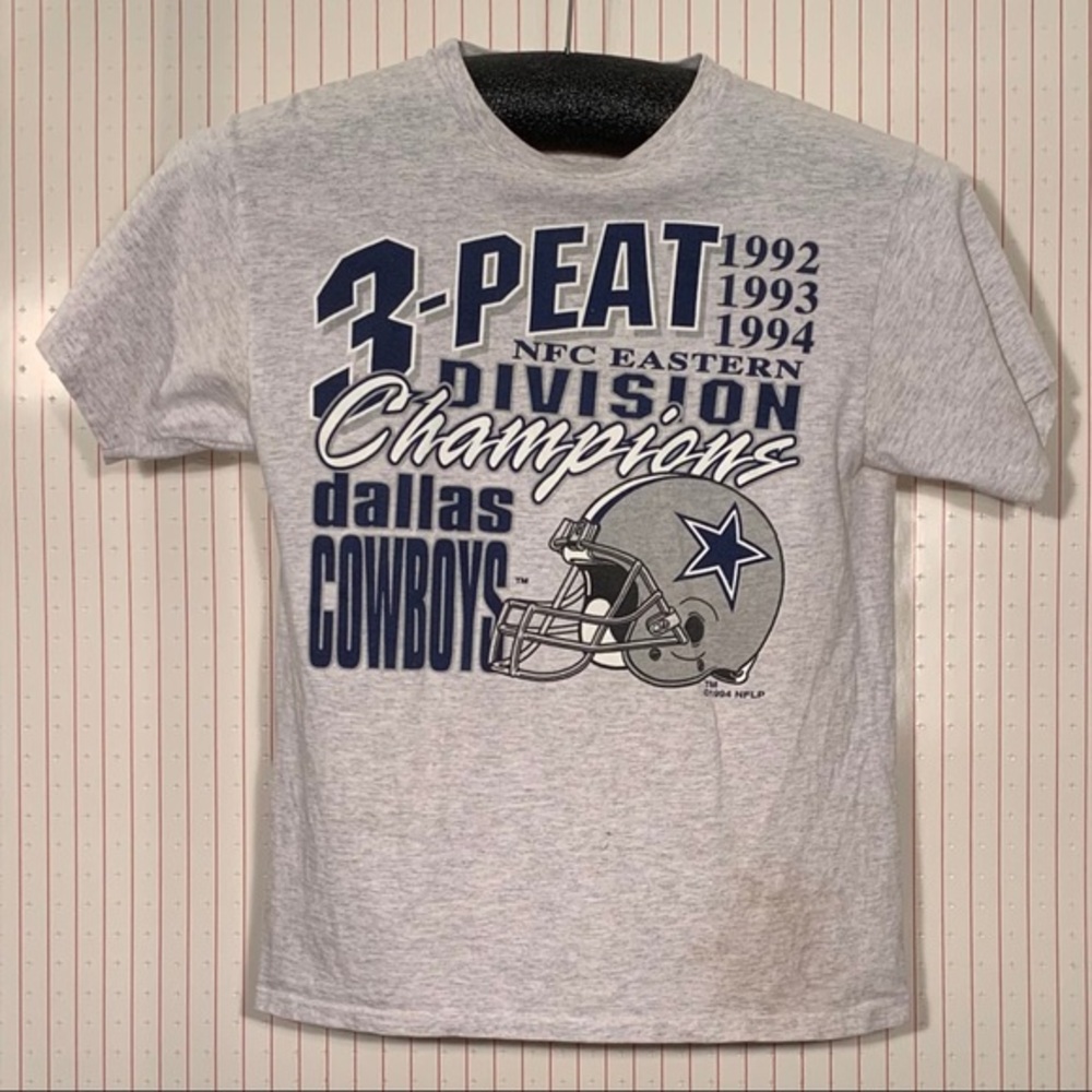 Tultex Dallas Cowboys gray “3-Peat” tee shirt.